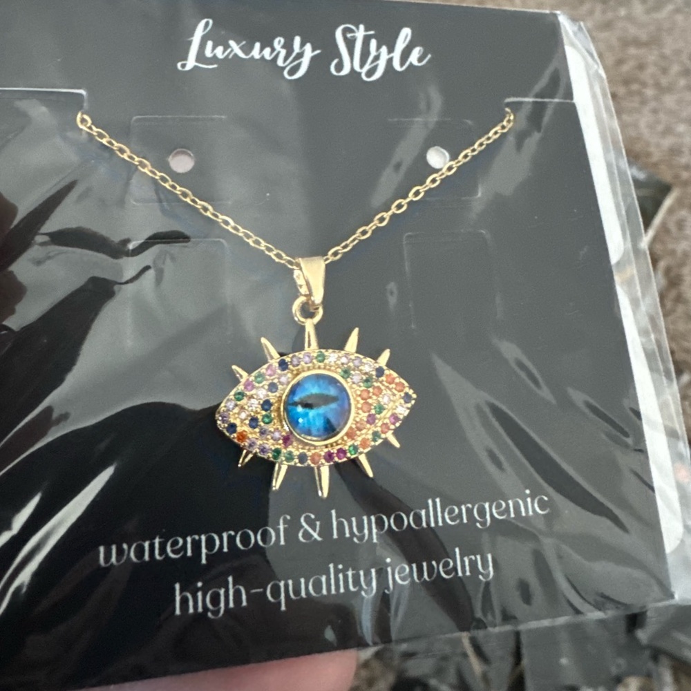 Gold Eye Pendant Necklace